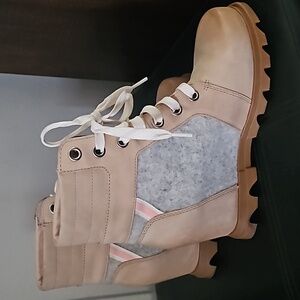 Sorel. Ladies Wedge Boot